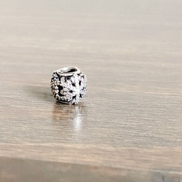 Pandora Snowflake Cubic Zirconia Charm - Picture 1 of 4
